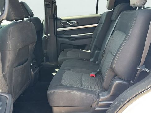 Used 2018 Ford Explorer XLT w/ Equipment Group 201A AWD/4WD image 15