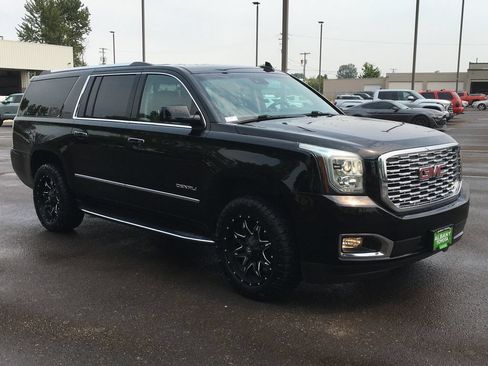 Used 2020 GMC Yukon XL Denali AWD/4WD image 9