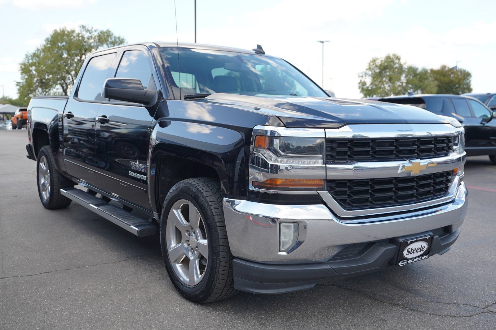 Used 2018 Chevrolet Silverado 1500 LT w/ Texas Edition RWD image 3