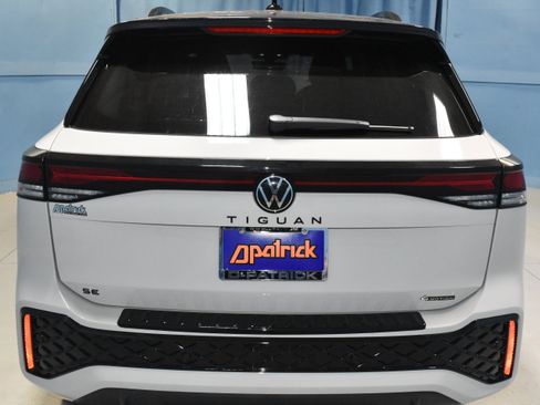 New 2026 Volkswagen Tiguan SE R-Line AWD/4WD image 22