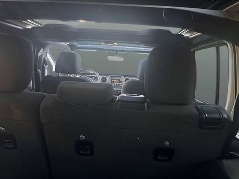 Used 2023 Jeep Wrangler Unlimited w/ Sun & Screen Package image 16