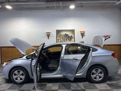 Used 2017 Chevrolet Cruze LS FWD image 12