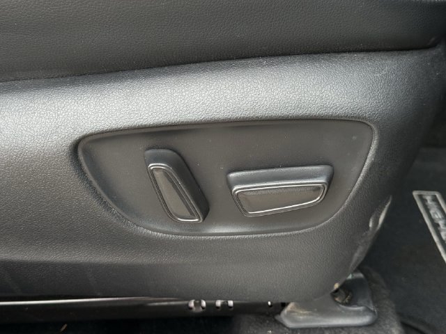 Used 2024 Toyota Highlander XSE FWD image 33