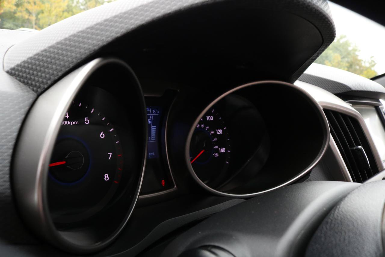 Used 2017 Hyundai Veloster Value Edition FWD image 23