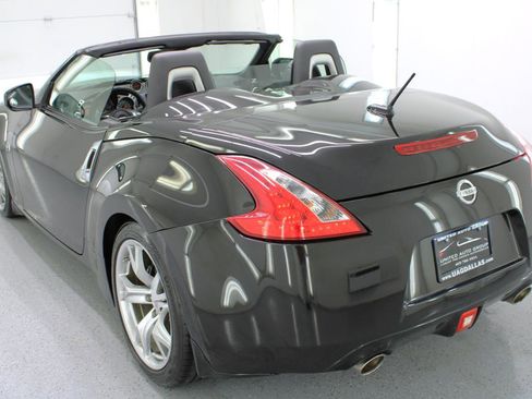 Used 2010 Nissan 370Z Touring w/ Sport Pkg RWD image 7