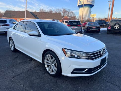 Used 2019 Volkswagen Passat 2.0T Wolfsburg w/ Wheels & Sunroof Package image 4