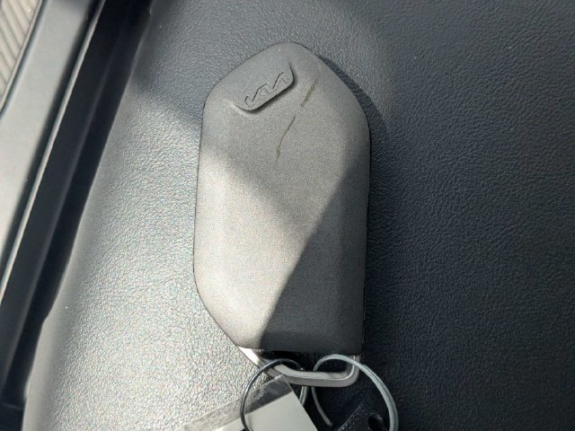 Used 2025 Kia Sorento LX FWD image 30