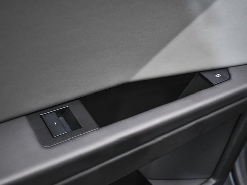 Used 2025 Tesla Cybertruck AWD Crew Cab image 16