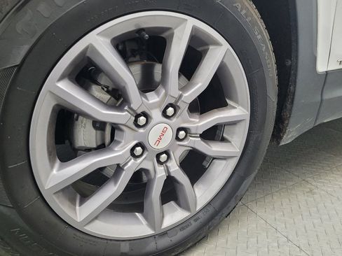 Used 2024 GMC Terrain SLT image 31