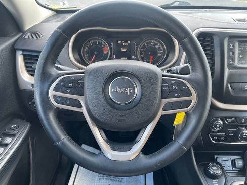 Used 2017 Jeep Cherokee Latitude w/ Safety/Convenience Group AWD/4WD image 20