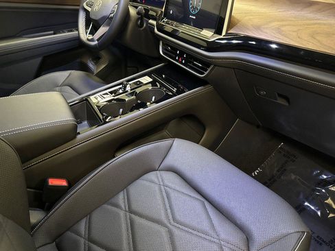 New 2026 Volkswagen Atlas SE image 16