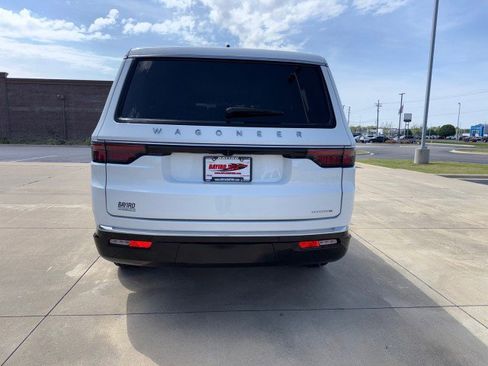 Used 2024 Jeep Wagoneer Series II w/ Flexible Seating Group image 8