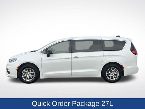 Used 2024 Chrysler Pacifica Touring-L FWD image 25