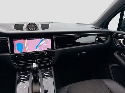 Used 2022 Porsche Macan Base image 26