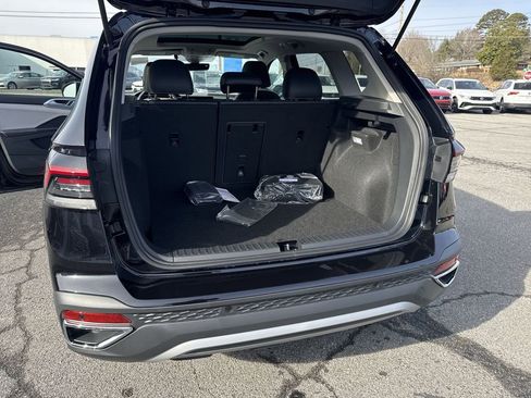 New 2025 Volkswagen Taos SE image 45