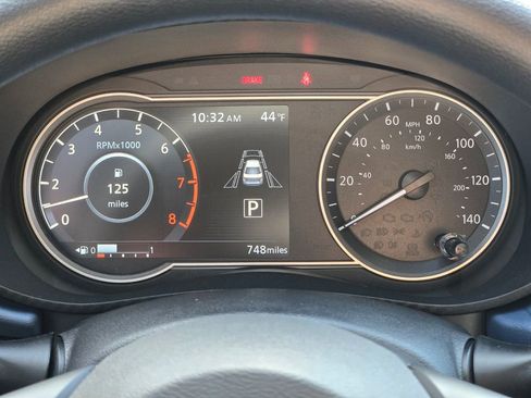 Certified 2025 Nissan Versa SV w/ Trunk Package image 27