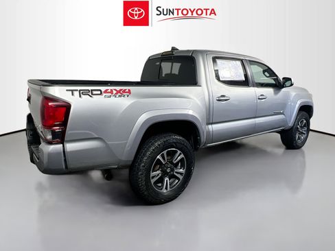 Used 2018 Toyota Tacoma TRD Sport w/ Technology Package AWD/4WD image 4