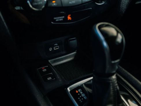 Used 2020 Nissan Rogue SV w/ Premium Package image 21