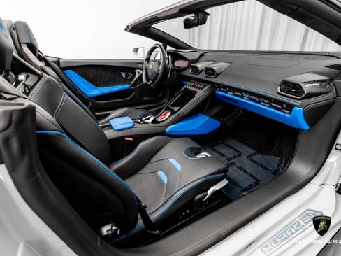 Used 2022 Lamborghini Huracan EVO image 48