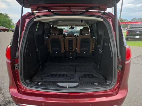 Used 2017 Chrysler Pacifica Limited FWD image 19