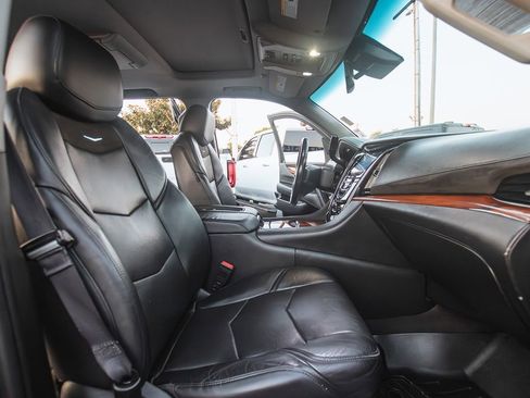 Used 2015 Cadillac Escalade ESV Premium image 16