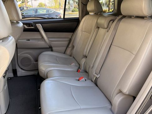Used 2013 Toyota Highlander SE image 34