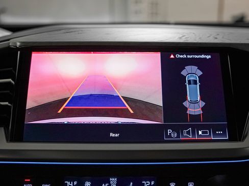 Used 2024 Audi Q4 e-tron Premium Plus image 21