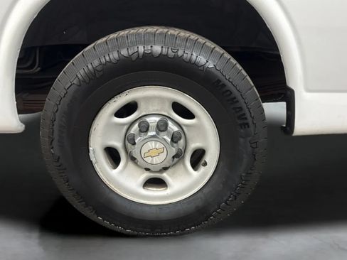 Used 2004 Chevrolet Express 3500 Extended Passenger w/ LS Preferred Equipment Group RWD image 33