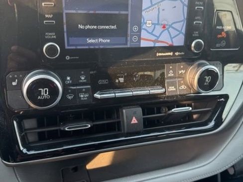 Used 2021 Toyota Highlander XLE image 6