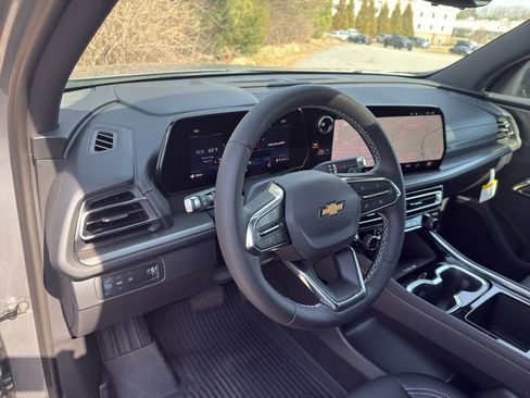 New 2026 Chevrolet Traverse LT w/ Sun and Wheel Package FWD image 24
