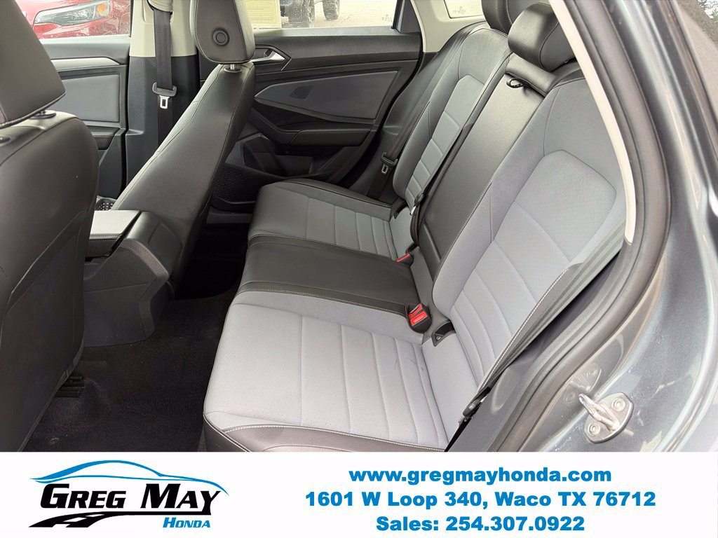 Used 2025 Volkswagen Jetta SE FWD image 18