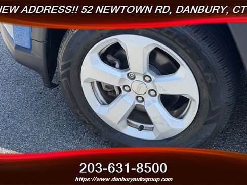Used 2019 Jeep Compass Latitude w/ Popular Equipment Group AWD/4WD image 9