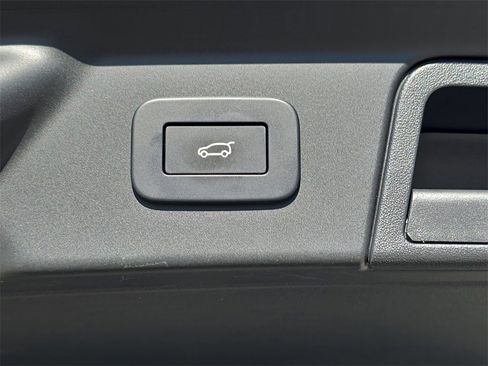 Certified 2023 Land Rover Range Rover Velar HST image 13