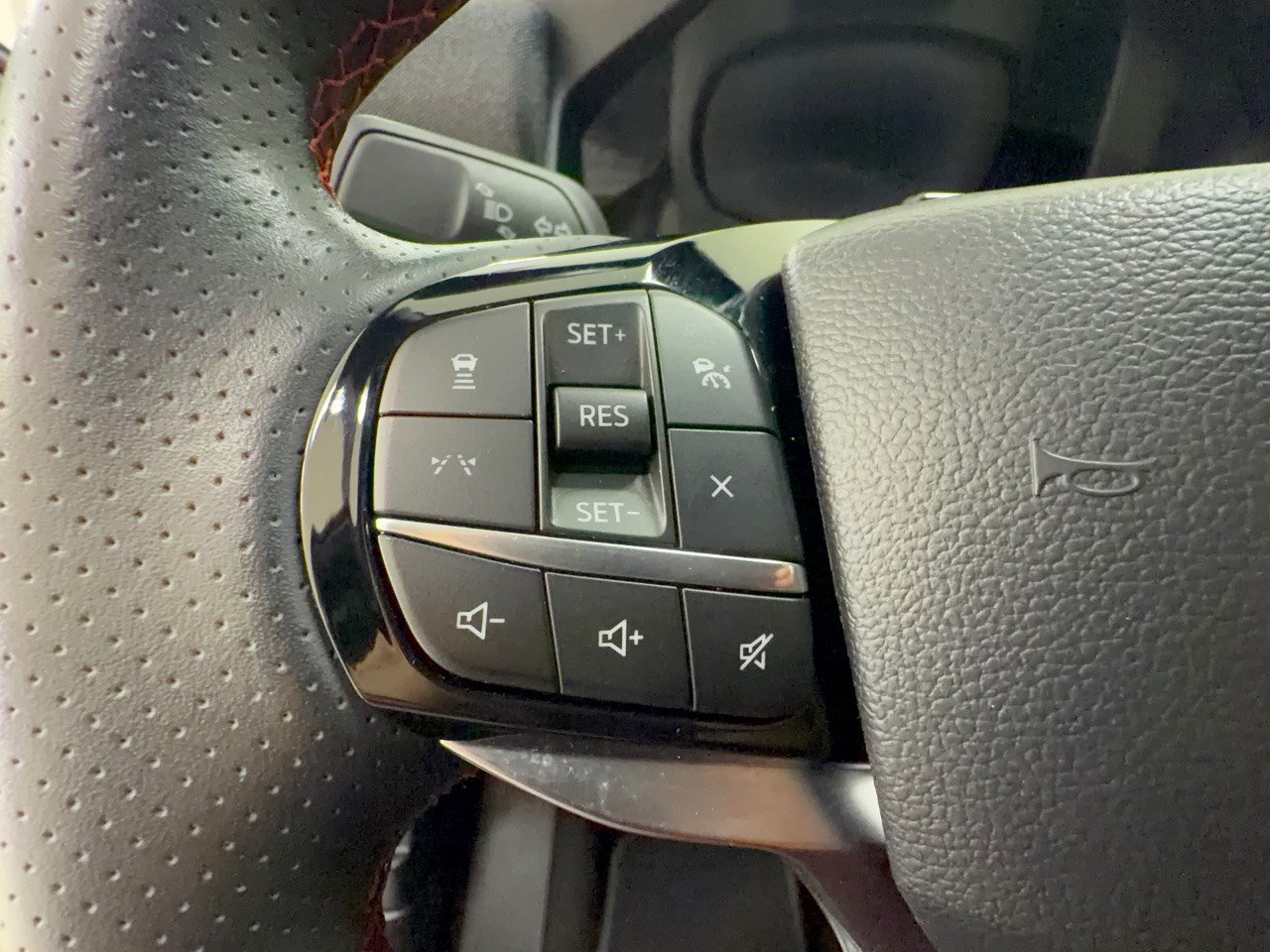 Used 2025 Ford Explorer ST-Line w/ ST-Line Street Pack AWD/4WD image 18