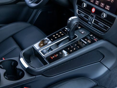 Certified 2025 Porsche Macan image 52