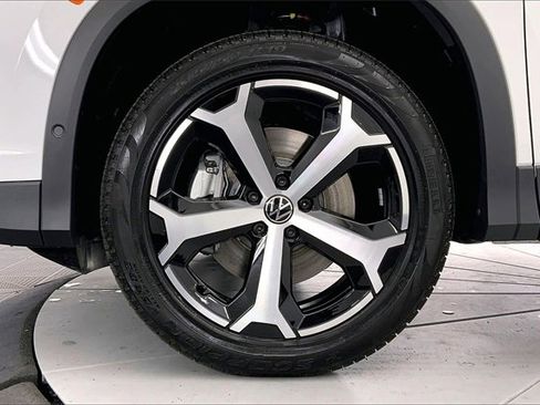 New 2026 Volkswagen Tiguan SE image 12