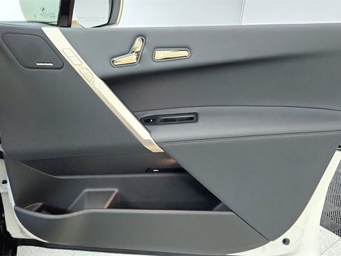 Used 2025 BMW iX xDrive50 image 27