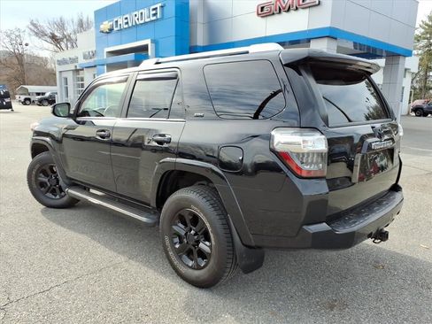 Used 2018 Toyota 4Runner SR5 image 6