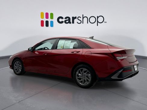 Used 2024 Hyundai Elantra SEL image 3