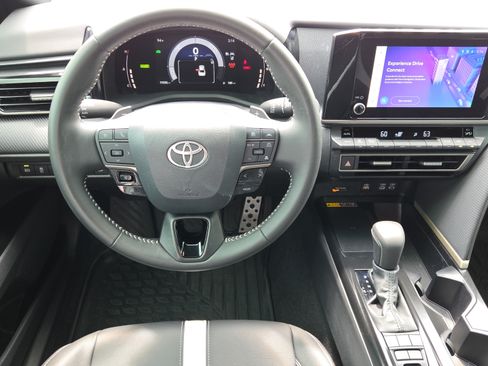 Used 2026 Toyota Camry SE FWD image 12