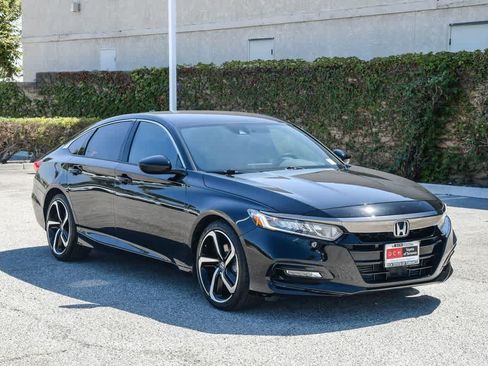 Used 2019 Honda Accord Sport image 3