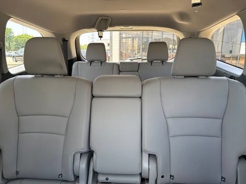 Used 2017 Honda Pilot Touring image 11