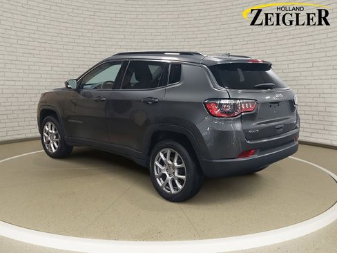 Used 2022 Jeep Compass Latitude image 7