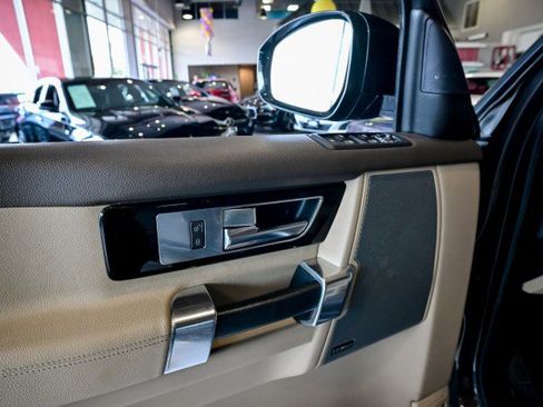 Used 2016 Land Rover LR4 HSE Silver Edition image 16