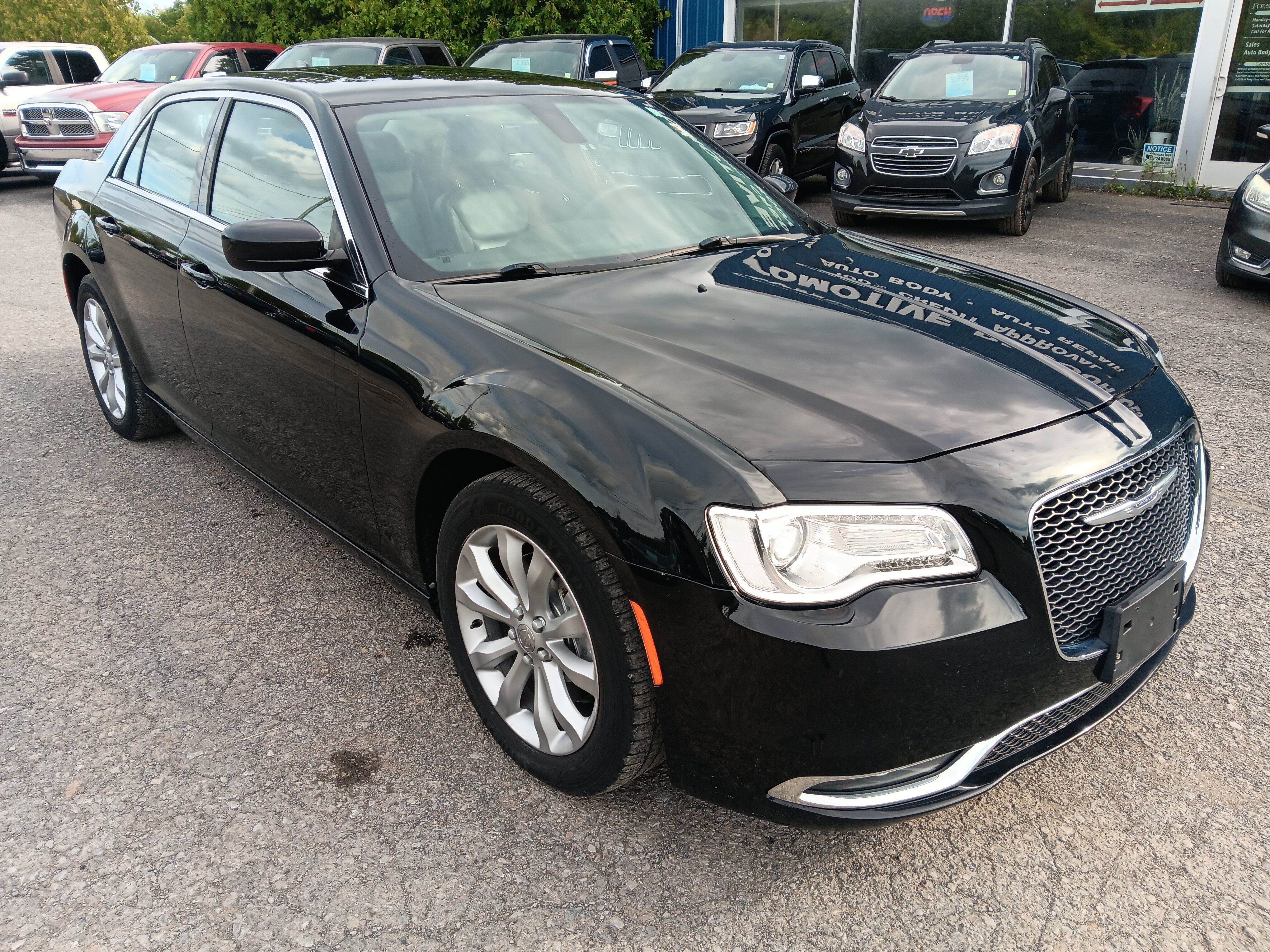 Used 2016 Chrysler 300 Limited w/ Driver Convenience Group AWD/4WD image 7