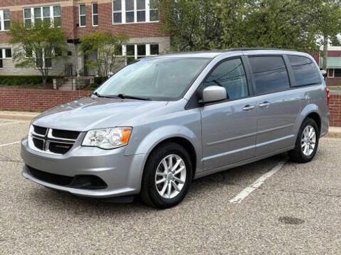 Used 2016 Dodge Grand Caravan SXT w/ Rear Park Assist Package image 19