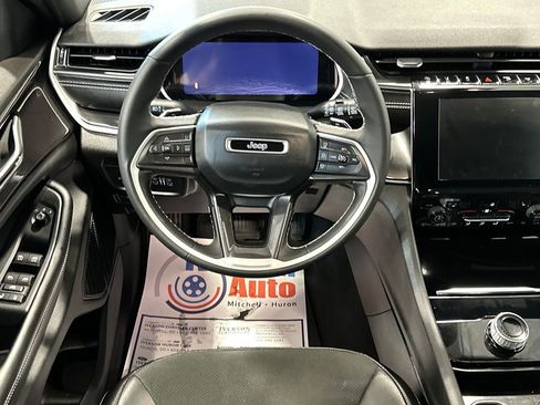 Used 2023 Jeep Grand Cherokee Altitude image 25