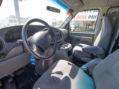 Used 2004 Ford E-350 and Econoline 350 Extended Super Duty RWD image 5