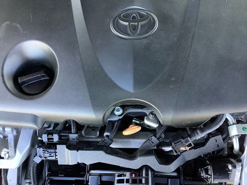 Used 2020 Toyota Camry LE image 21