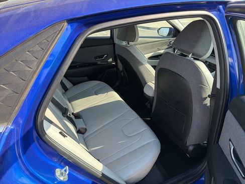 Used 2024 Hyundai Elantra Limited image 18